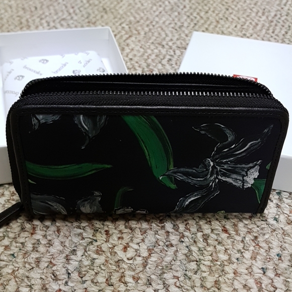 Braccialini Zip Around Jennifer Wallet - Picture 5 of 8